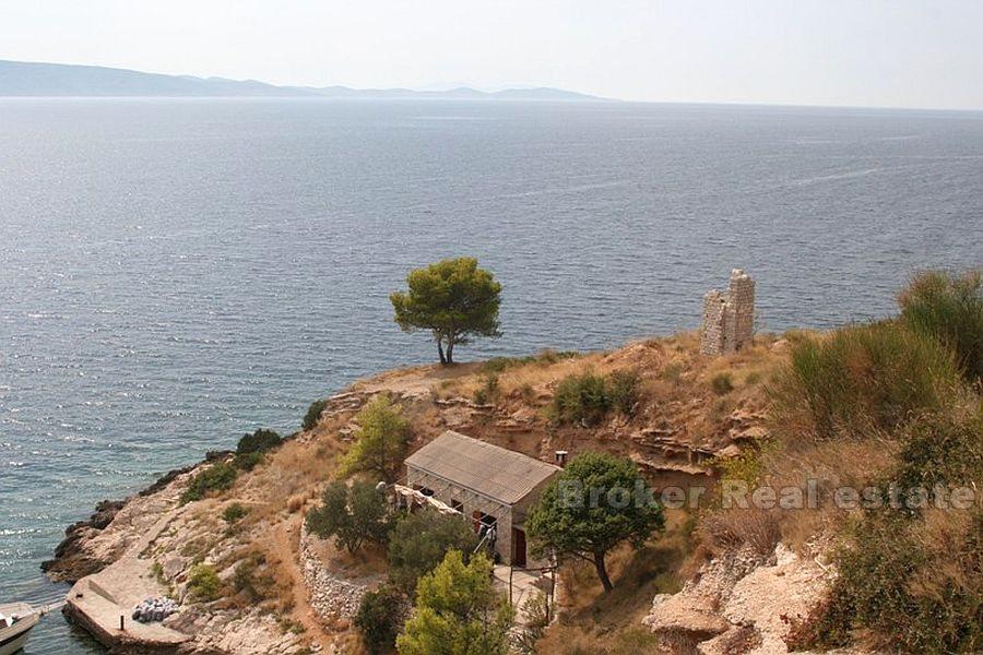 Ruiny 92 m2 na działce 736 m2