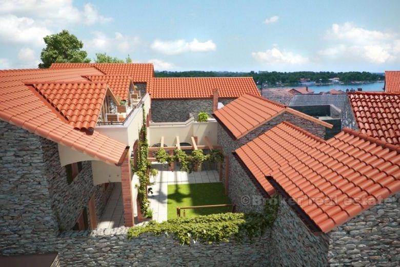 Hus med 3 separate leiligheter, for salg