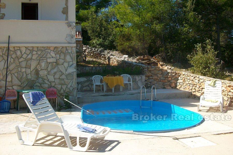 Casa indipendente con piscina, in vendita