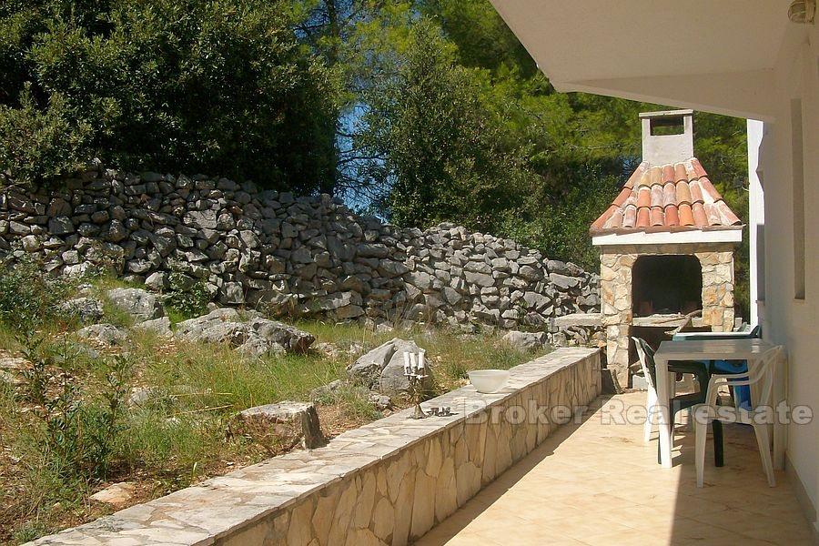 Casa indipendente con piscina, in vendita