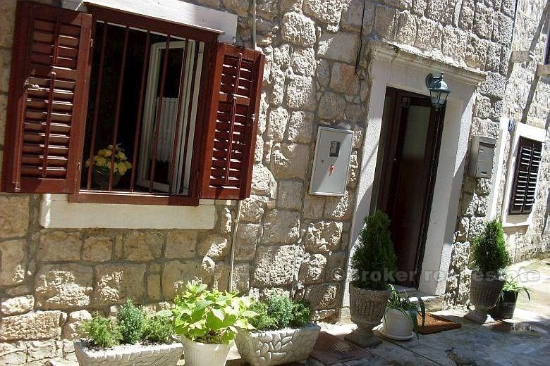 House on 4 floors, 100 meters from sea