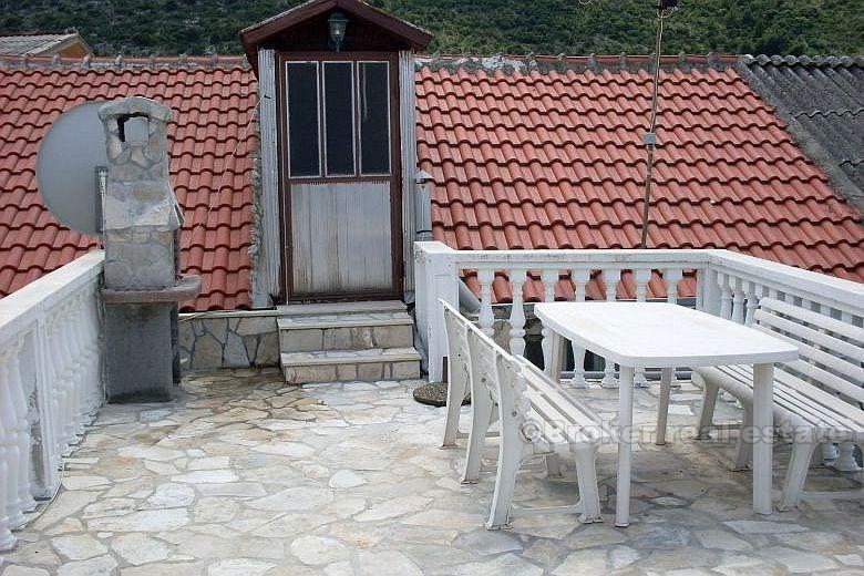 House on 4 floors, 100 meters from sea