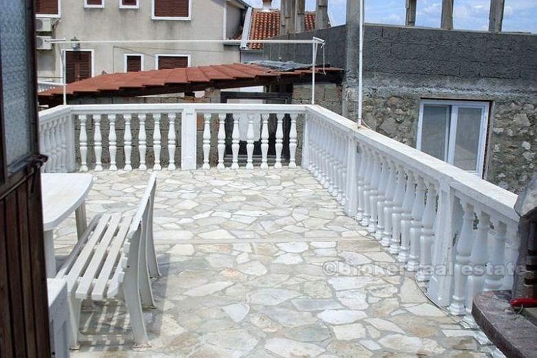 House on 4 floors, 100 meters from sea