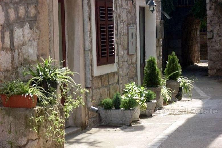 House on 4 floors, 100 meters from sea