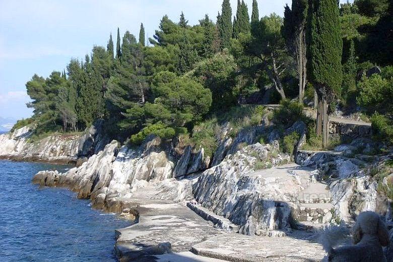 House on 4 floors, 100 meters from sea