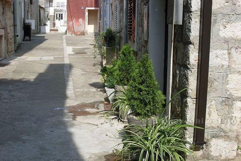 House on 4 floors, 100 meters from sea