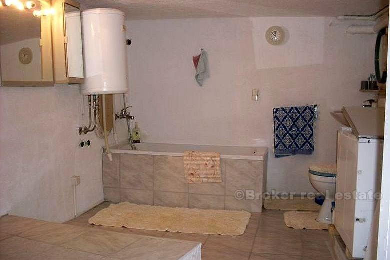 Maison sur 4 étages, à 100 mètres de la mer