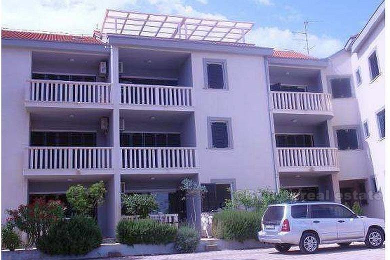 Apartmani u malom selu uz more, na prodaju