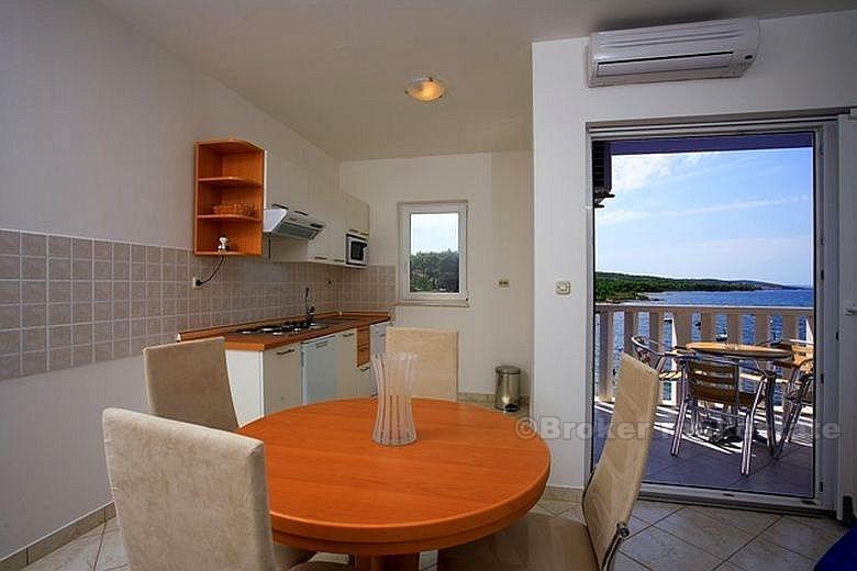 Apartmani u malom selu uz more, na prodaju