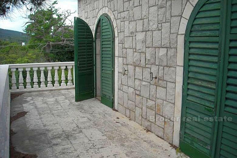 Casa su 2 piani in zona tranquilla