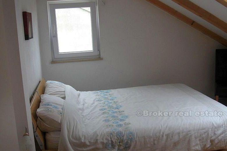 2 nově zrekonstruované apartmány s výhledem na moře, k prodeji