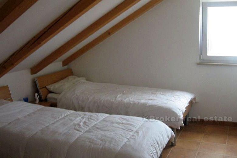 2 nově zrekonstruované apartmány s výhledem na moře, k prodeji