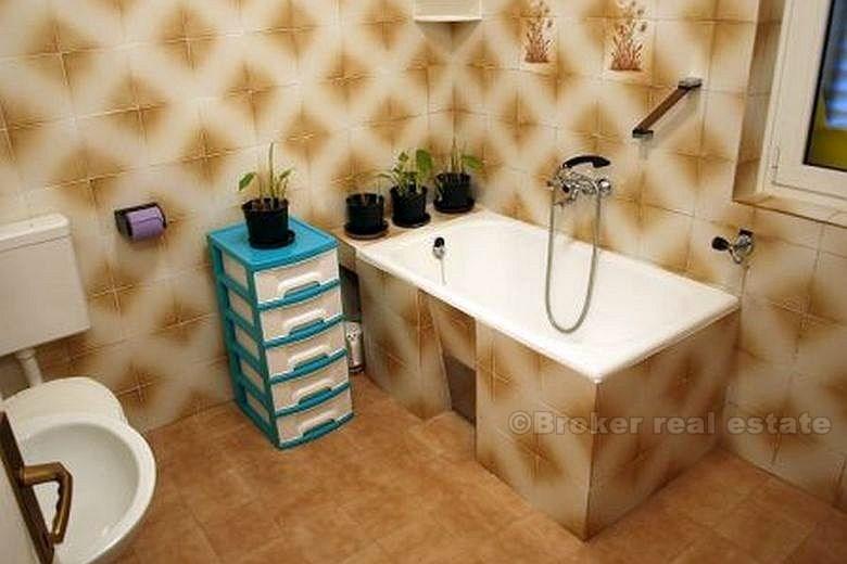 Einfamilienhaus, zweite Reihe vom Meer