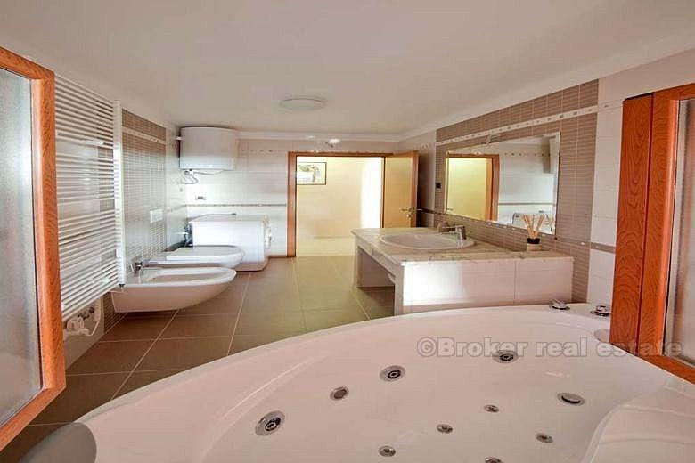 House on 3 floors, for sale