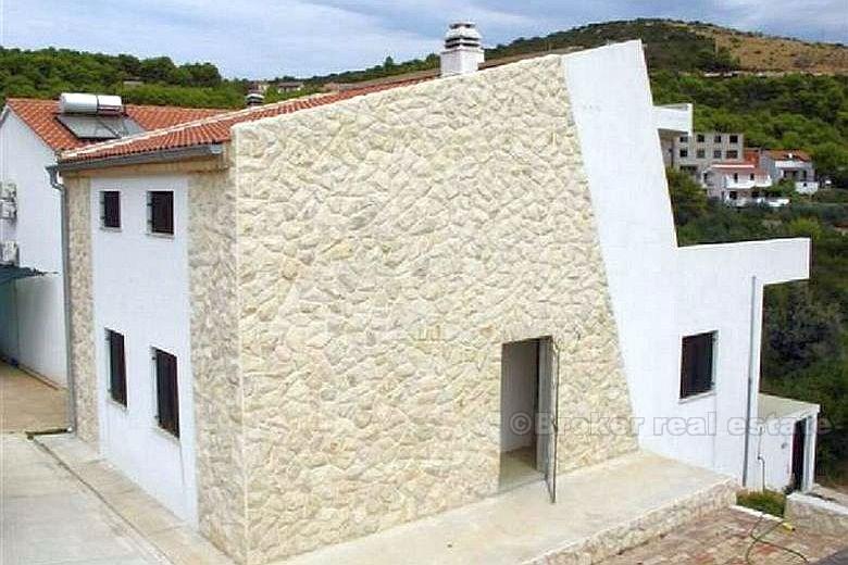 Rekreační dům se 2 apartmány, na prodej