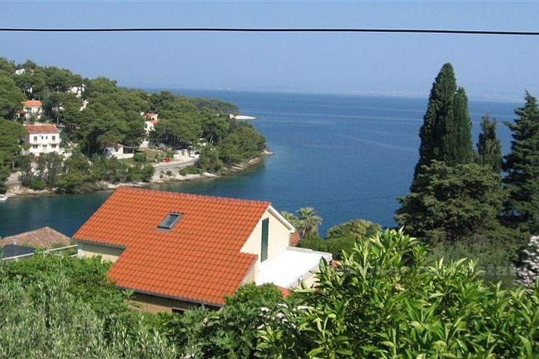 Detached house with two apartments, for sale