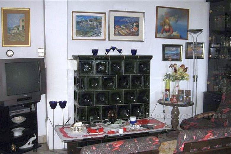 Maison individuelle avec deux appartements, à vendre