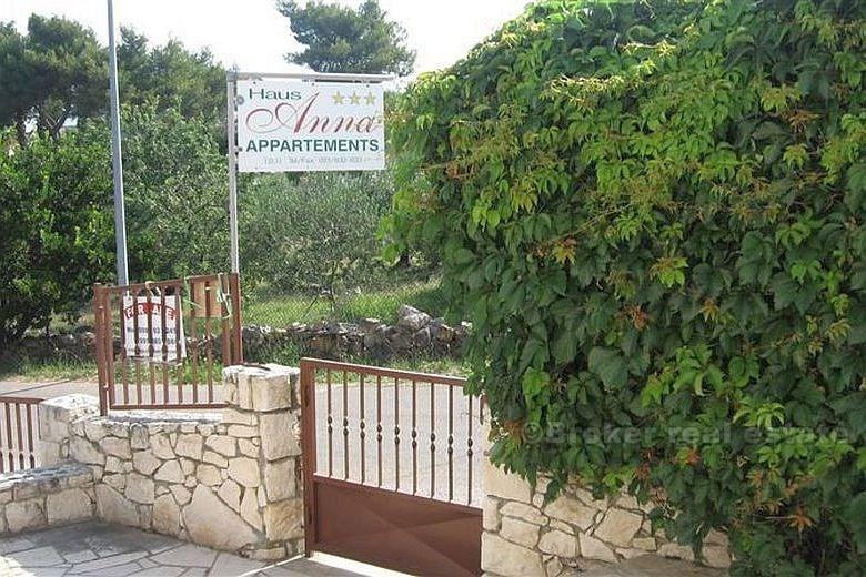 Dom jednorodzinny z trzema apartamentami