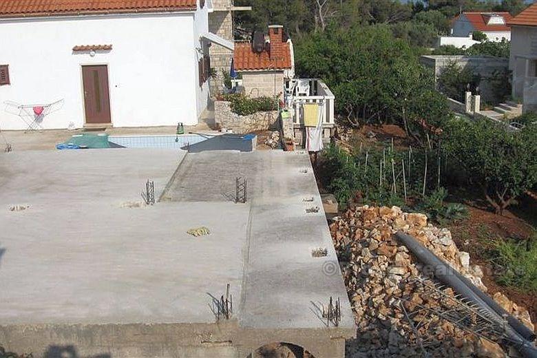 Dom jednorodzinny z trzema apartamentami