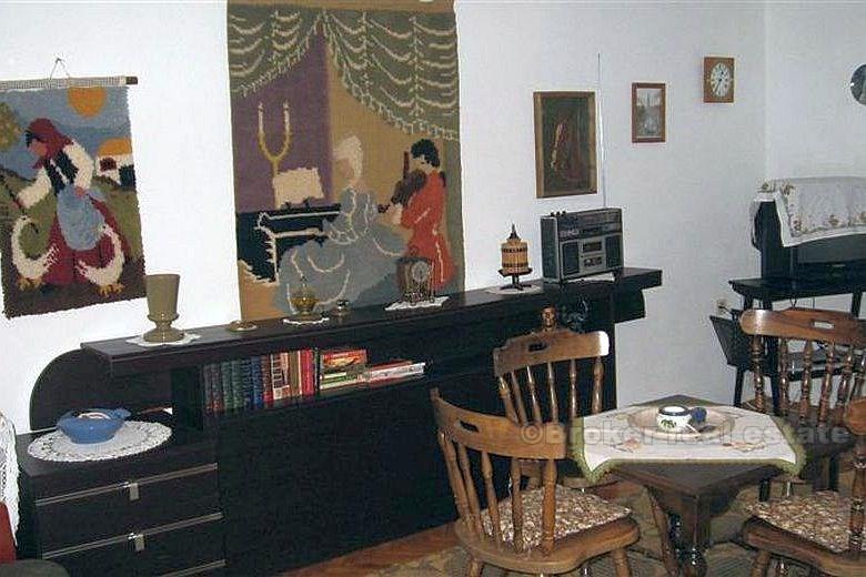 Detached house with three apartments