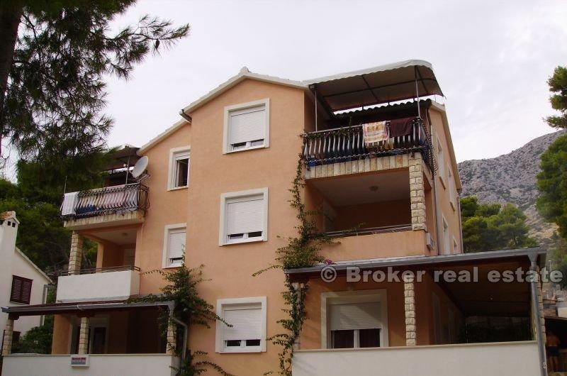 Obiteljska kuća s 9 apartmana, za prodaju