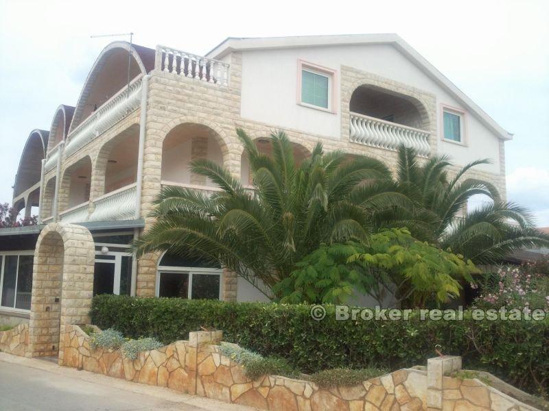 House with 3 apartments, for sale