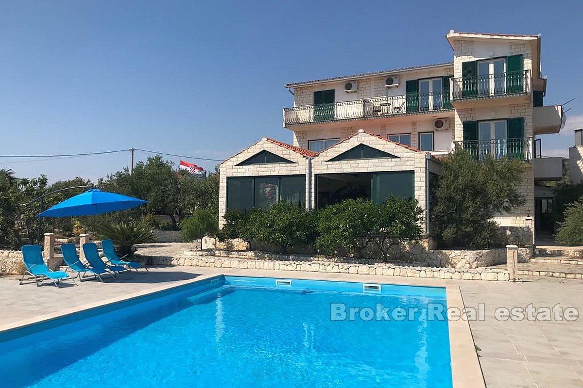 Maison avec piscine, à vendre