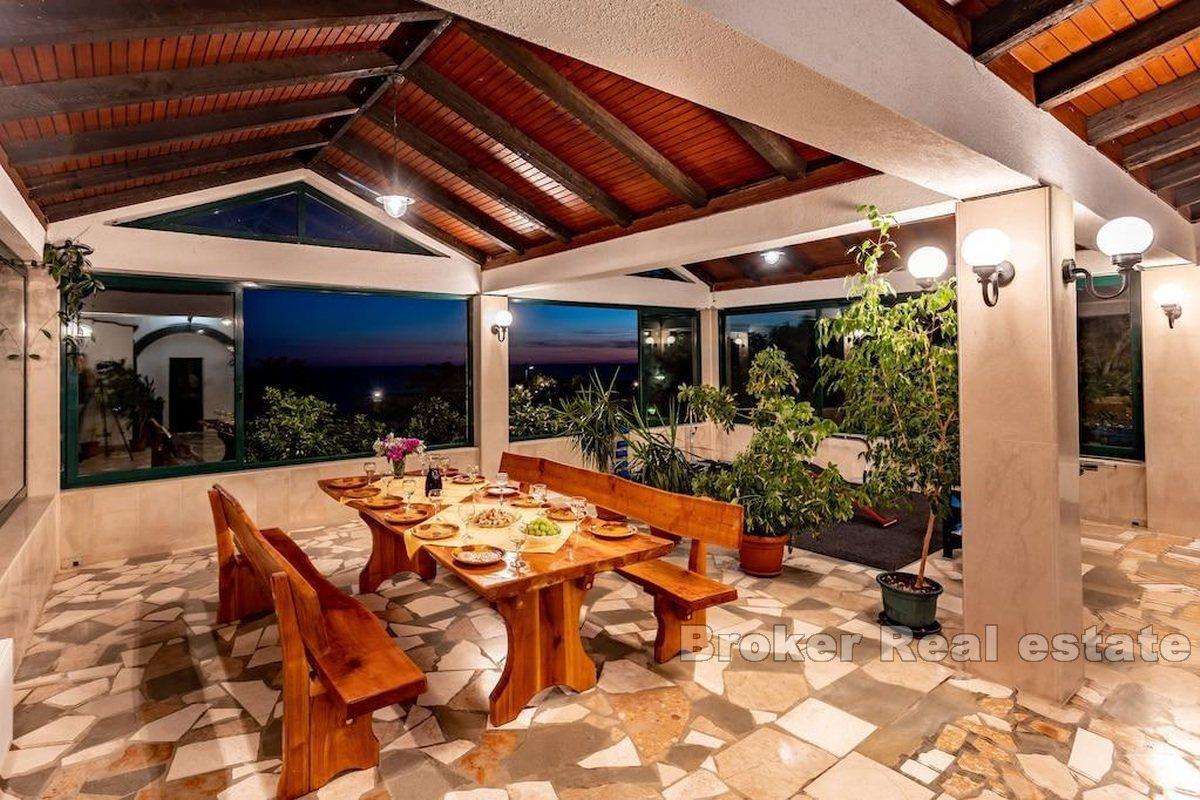 House with swimming pool, for sale