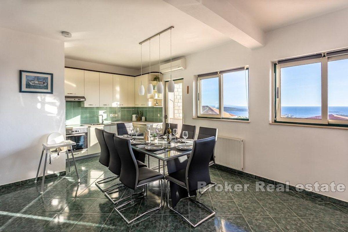 House with swimming pool, for sale