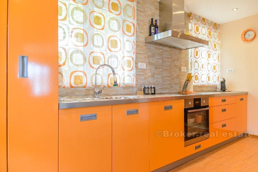 Prekrasna kuća uz blizini mora, za prodaju