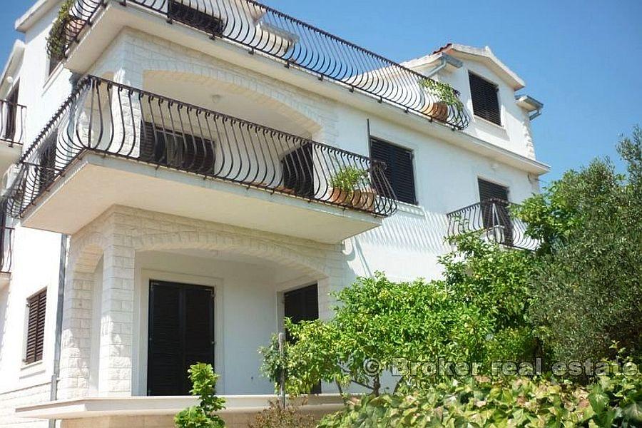 The house with 3 floors, for sale