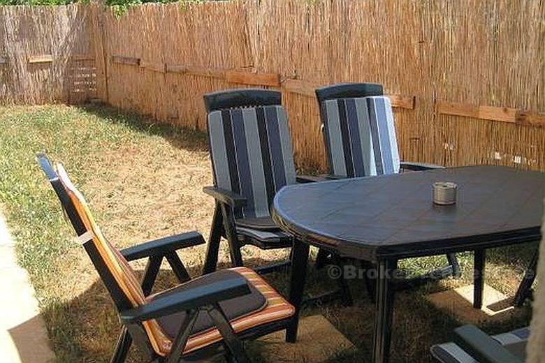 Due appartamenti in una casa privata, in vendita