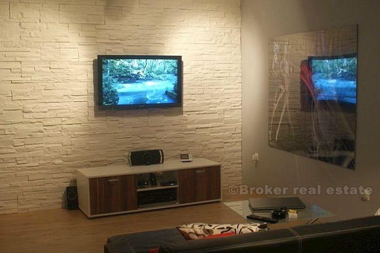 Deux appartements dans une maison privée, à vendre