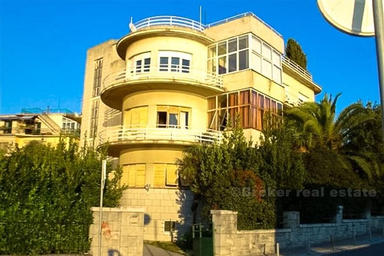 Appartement à proximité de la célèbre plage de sable, à vendre