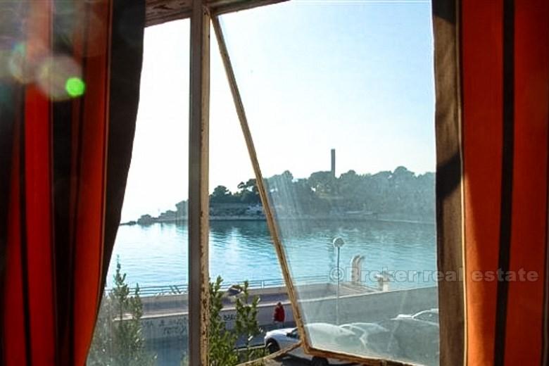 Appartement à proximité de la célèbre plage de sable, à vendre