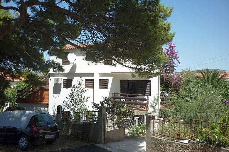 Apartment house, 100 meters from the beach