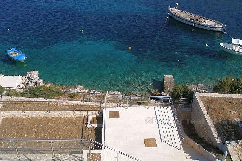 Tre ville di lusso di nuova costruzione, in vendita