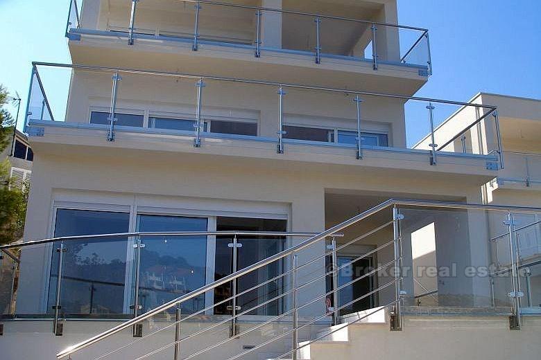 Trois villas de luxe nouvellement construites, à vendre