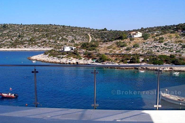 Trois villas de luxe nouvellement construites, à vendre