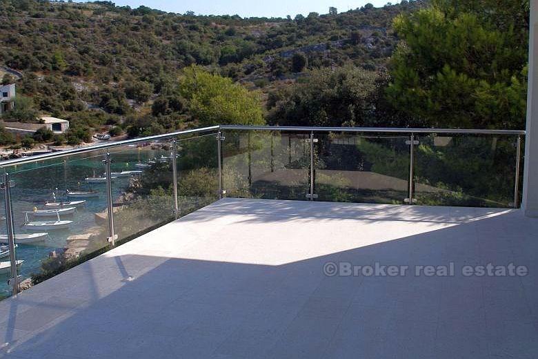 Trois villas de luxe nouvellement construites, à vendre