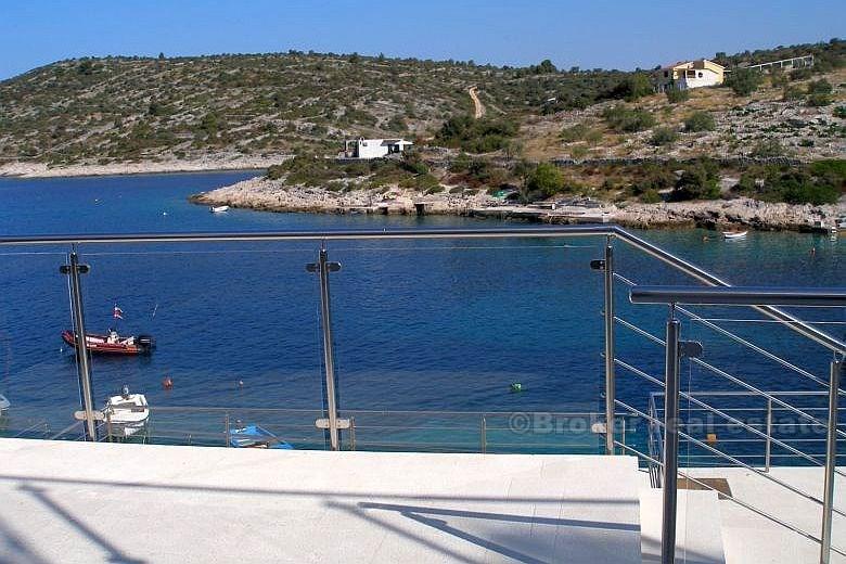 Trois villas de luxe nouvellement construites, à vendre