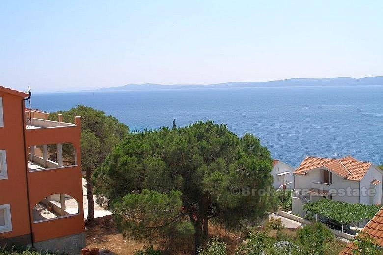 Enebolig med hage, for salg