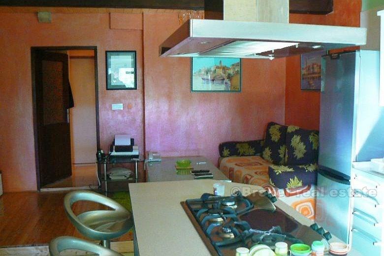 Das Haus auf zwei Etagen, zum Verkauf