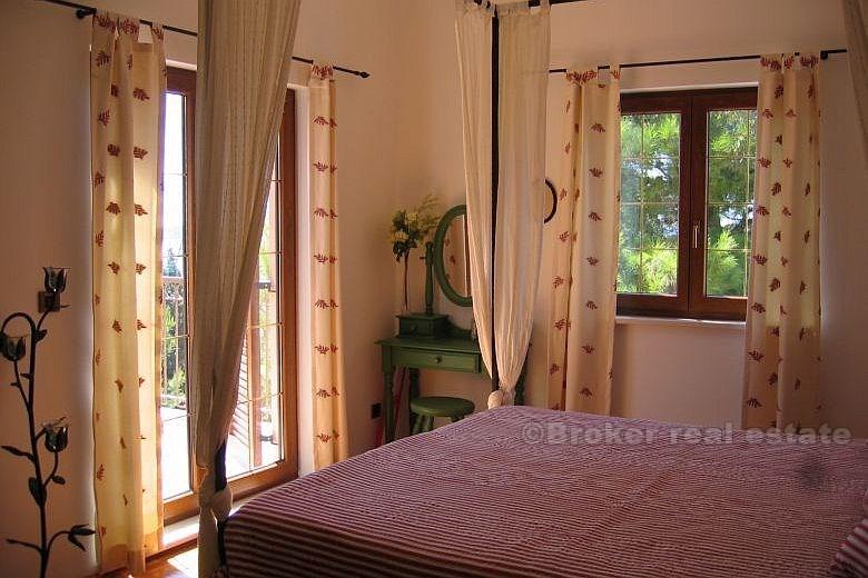 House on vakker beliggenhet, ut for salg