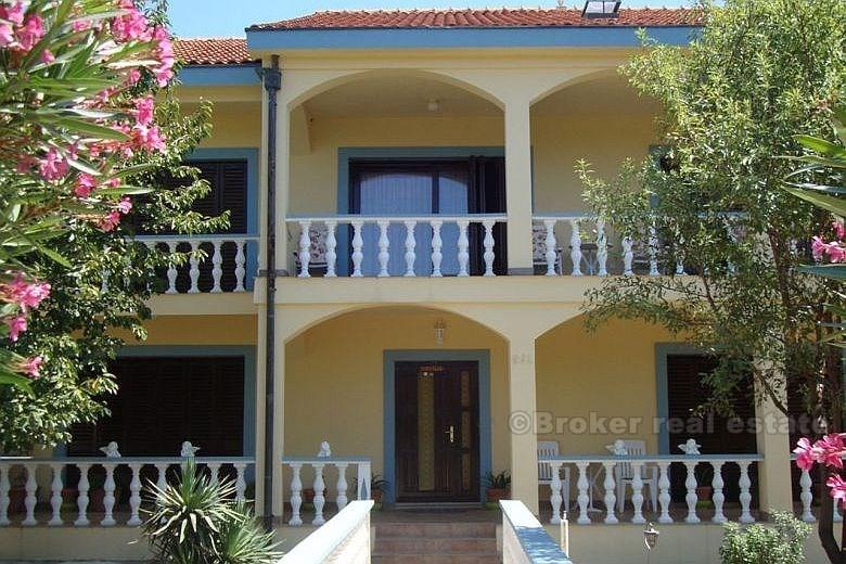 Villa i den vakre byen, for salg