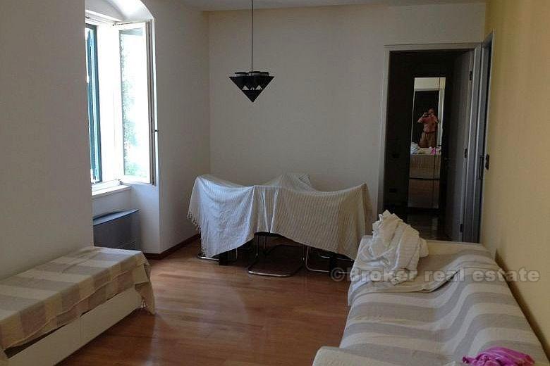 Appartement rénové de luxe