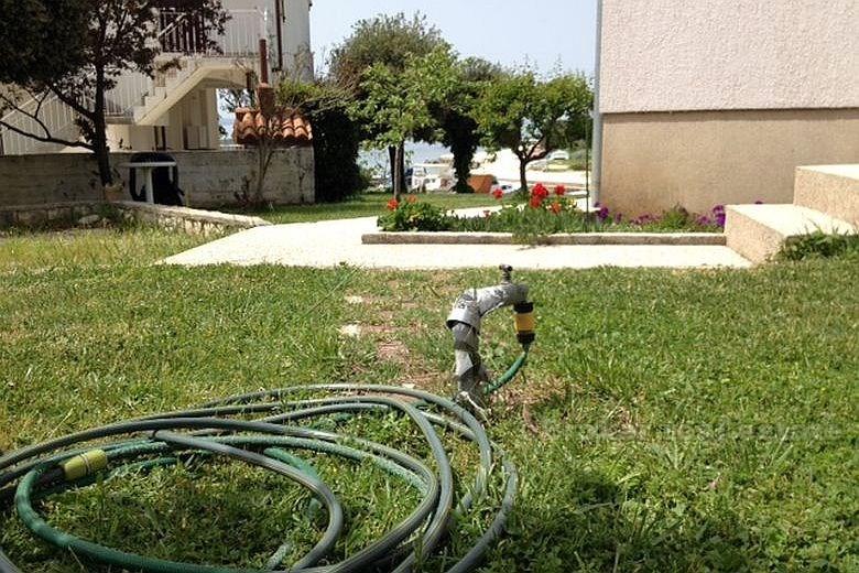 Casa con terreno in riva al mare