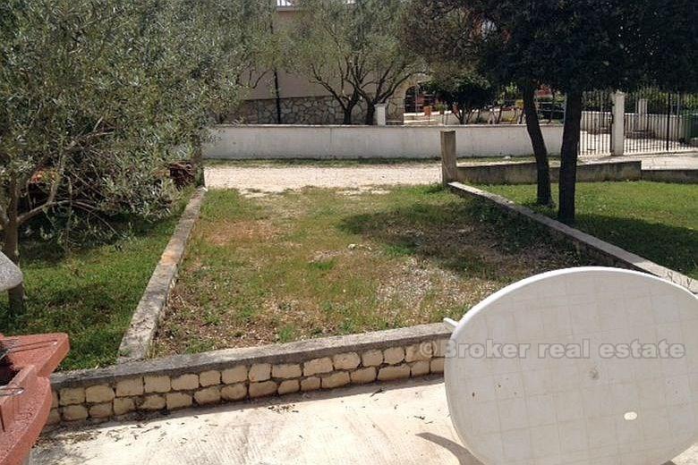 Casa con terreno in riva al mare