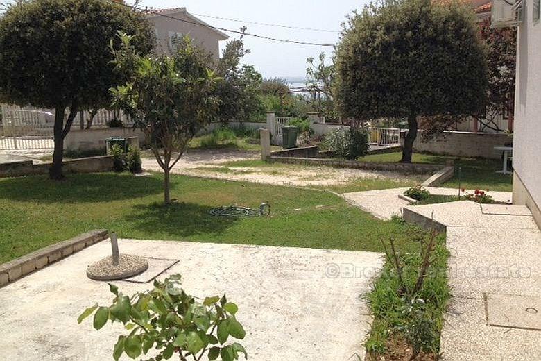 Casa con terreno in riva al mare