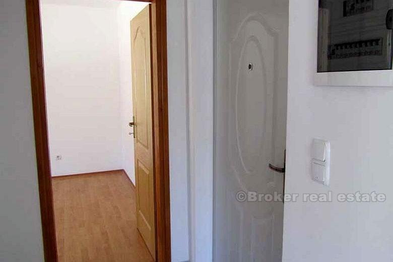 Zwei-Zimmer-Wohnung mit Schwimmbad